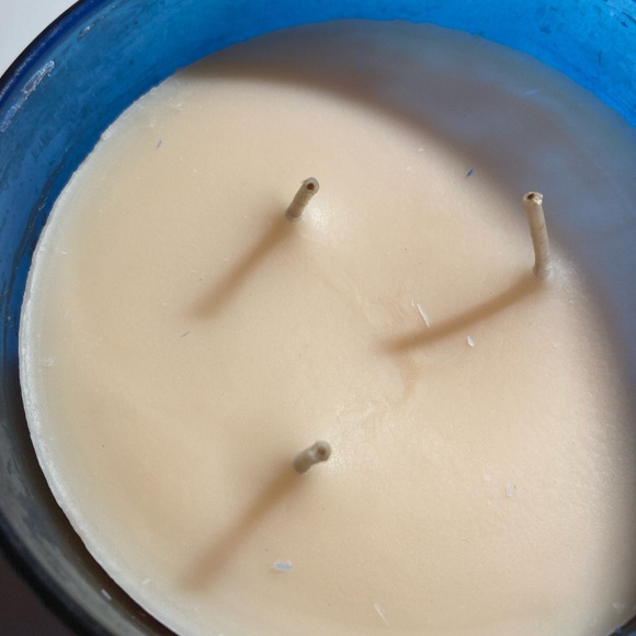 Bath & Bodyworks Merry Cookie 3 wick candle, NWT, price firm - Picture 3 of 6